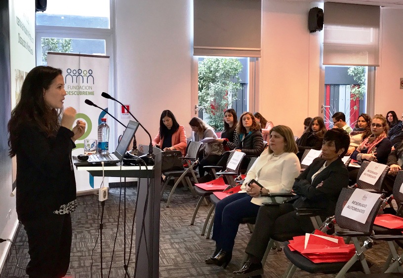 Subdirectora del Senadis durante el seminario de inclusión laboral.