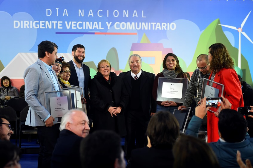 Presidenta Bachelet junto a dirigentes y dirigentas destacados. 