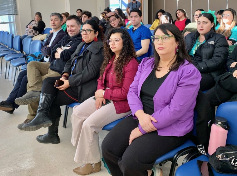 Foto grupal de los participantes en la actividad.