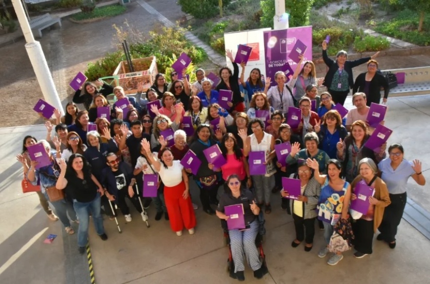 Foto grupal de los participantes en la ceremonia.