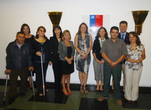 Directora Nacional junto a los miembros del Consejo Consultivo Nacional del Senadis. 