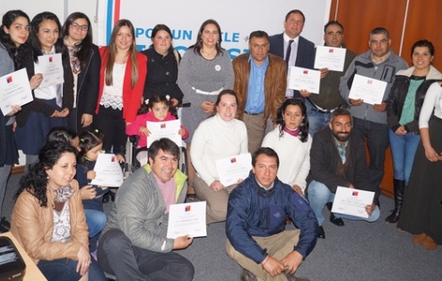 Directora Regional de Senadis junto a representantes de los proyectos
