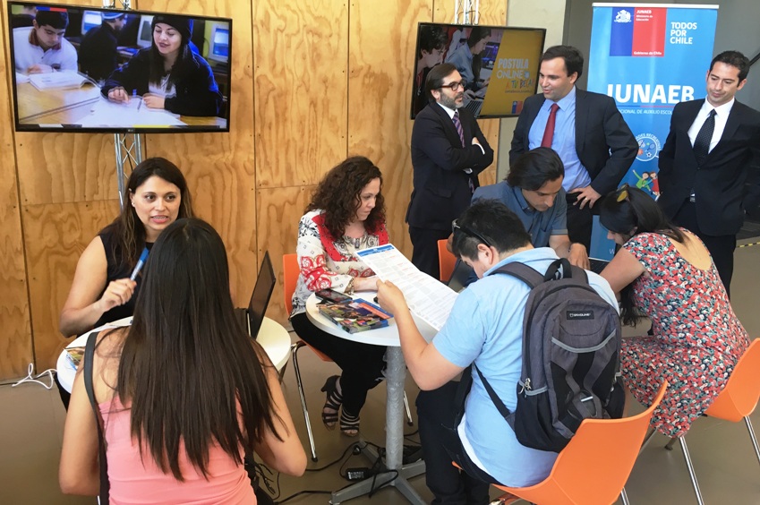 Junaeb anuncia nueva plataforma online para postular y renovar becas con enfoque inclusivo