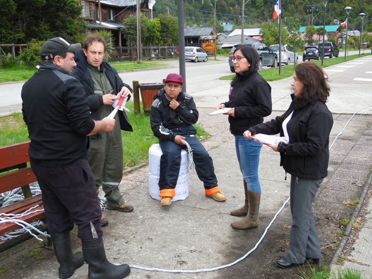 Autoridades junto a las personas que asistieron a la actividad.