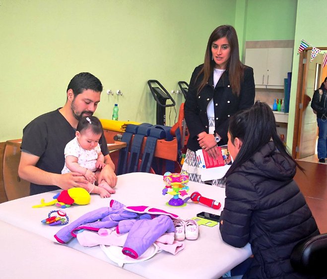 Seremi de Desarrollo Social, Liz Casanueva, en el Centro de Rehabilitación. 