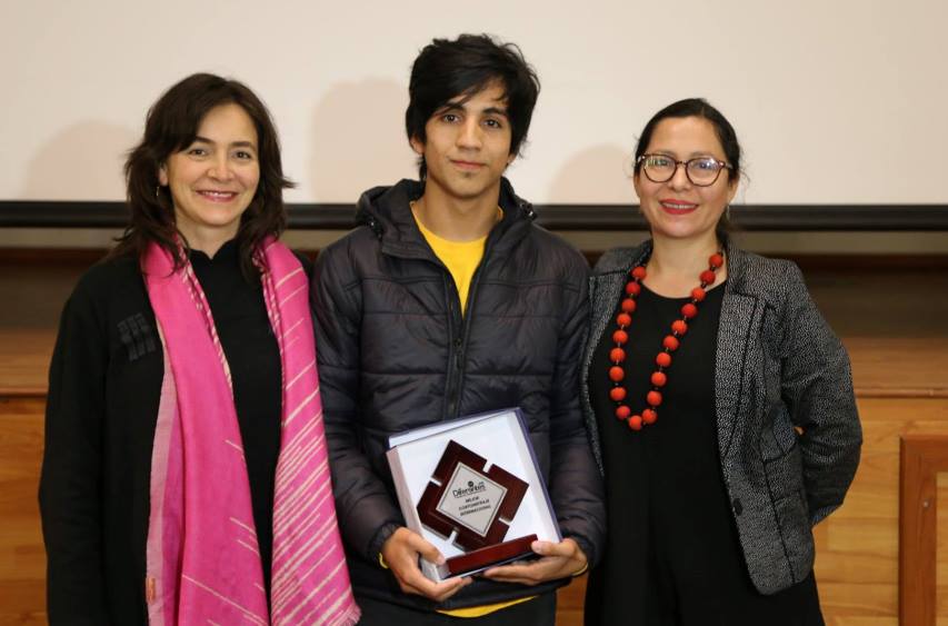 Pedro Bugueño recibe premio del IV Concurso Internacional Todos Somos Diferentes