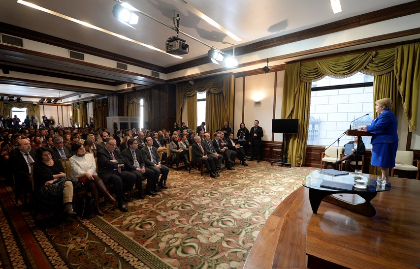 Presidenta Michelle Bachelet recibe el Plan de Acción de Derechos Humanos y Empresas (foto:Presidencia)