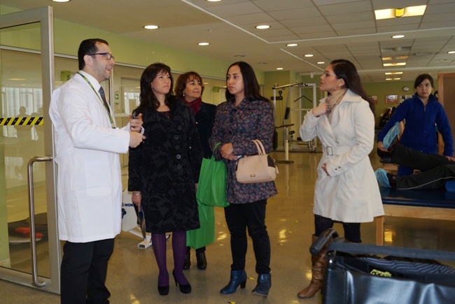 Subdirectora del Senadis y Jefa de Gabinete del Senadis durante el recorrido por Hospital Clínico de Mutual de Seguridad.