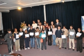 Jóvenes que recibieron su certificación