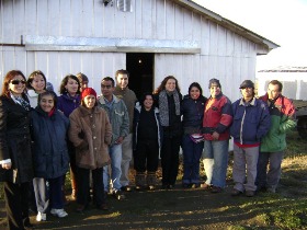 La Directora junto a los beneficiarios del proyecto en Punta Arenas