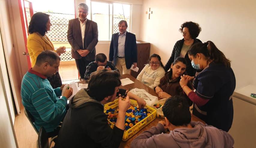 Director Nacional de SENADIS visita Fundación Cristo Especial en el marco de entrega de recursos del programa Tránsito a la Vida Independiente