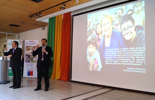 Director Nacional del Senadis durante la apertura en el Primer Diálogo Ciudadano de la región Metropolitana