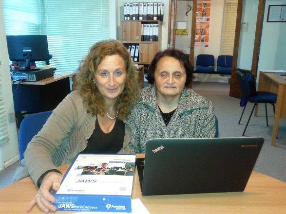 Directora Regional junto a Ester Oyarzo