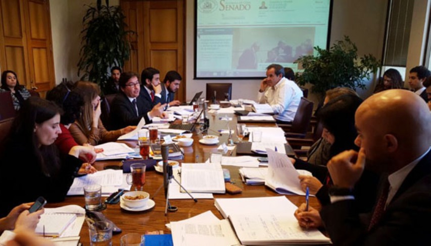 Comisión de Trabajo del Senado aprueba derogación del artículo que permite pagar menos del sueldo mínimo a personas con discapacidad mental