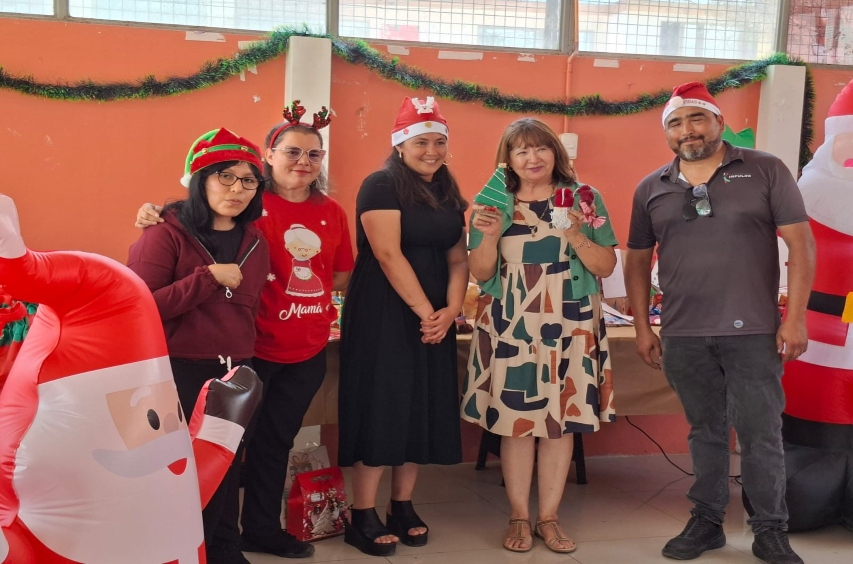 Foto grupal de los participantes en la ceremonia.