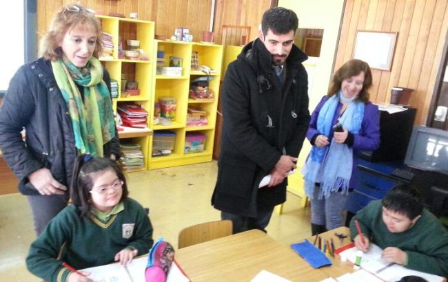 Director Nacional en visita a Escuela España.