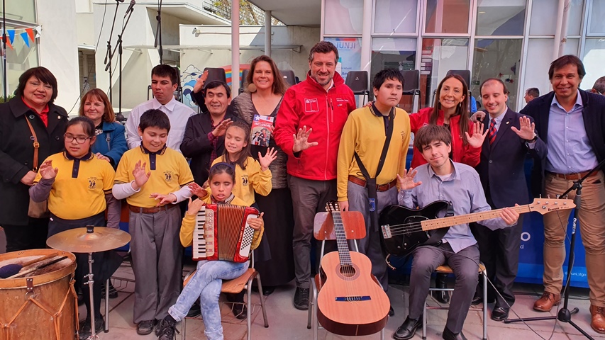 Vocera de Gobierno participa en cueca inclusiva en la comuna de Santiago y llama a celebrar las Fiestas Patrias con responsabilidad y autocuidado