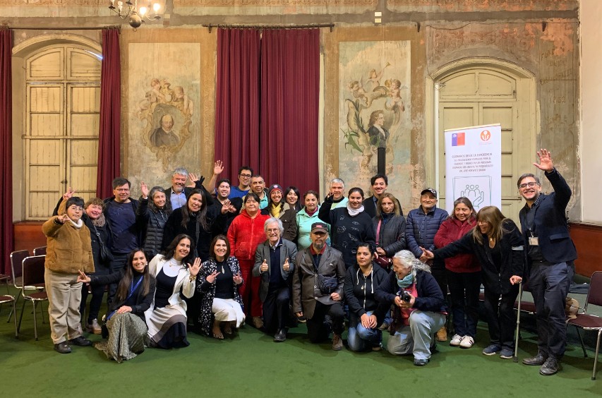 Foto grupal de los participantes en la actividad.