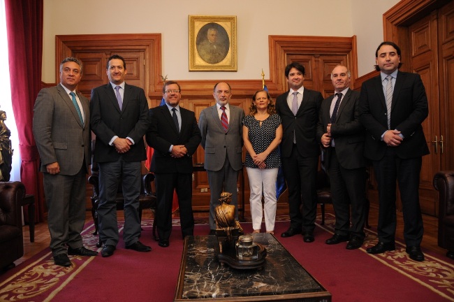 Presidente de la Corte Suprema firma convenio de colaboración con Asociación de Sordos de Chile