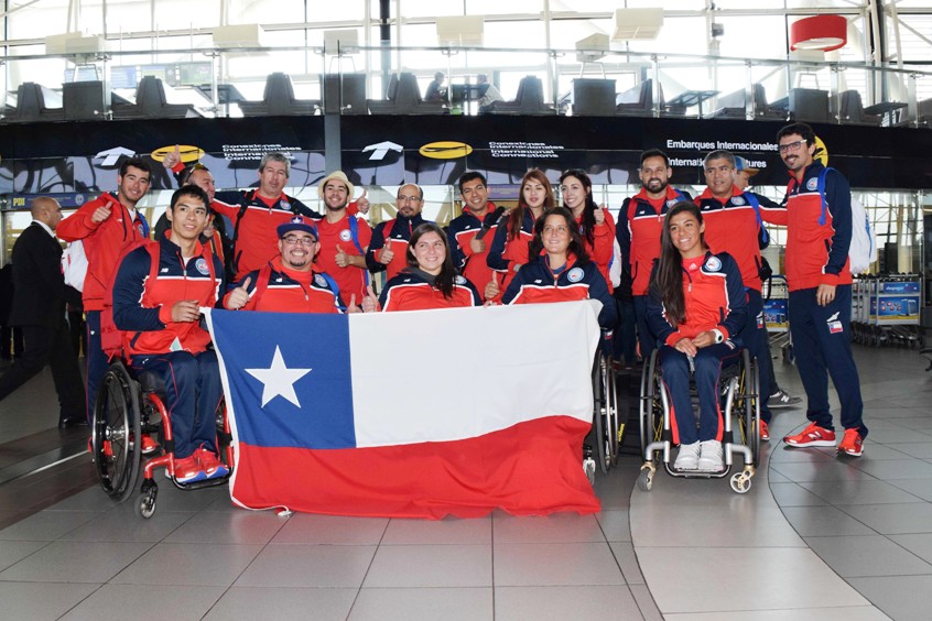 Team paralímpico en el aeropuerto momentos antes de partir  a Juegos de Río