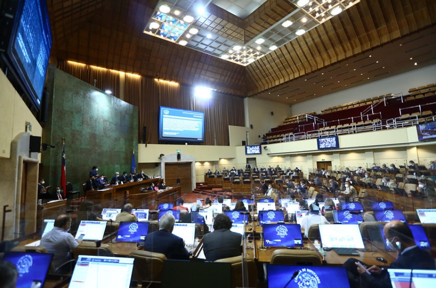 Se aprobó proyecto de ley que permitirá votar en dos días en las próximas elecciones.