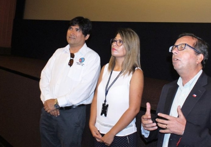 Seremi de Desarrollo Social, Roberto Erpel, entrega un saludo en la actividad.