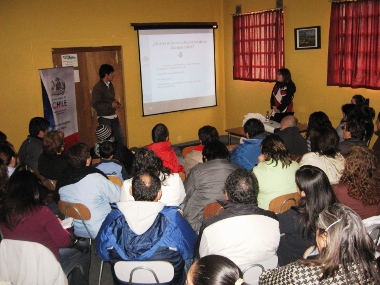 Los profesionales de Senadis exponen en la jornada de difusión realizada en Osorno.