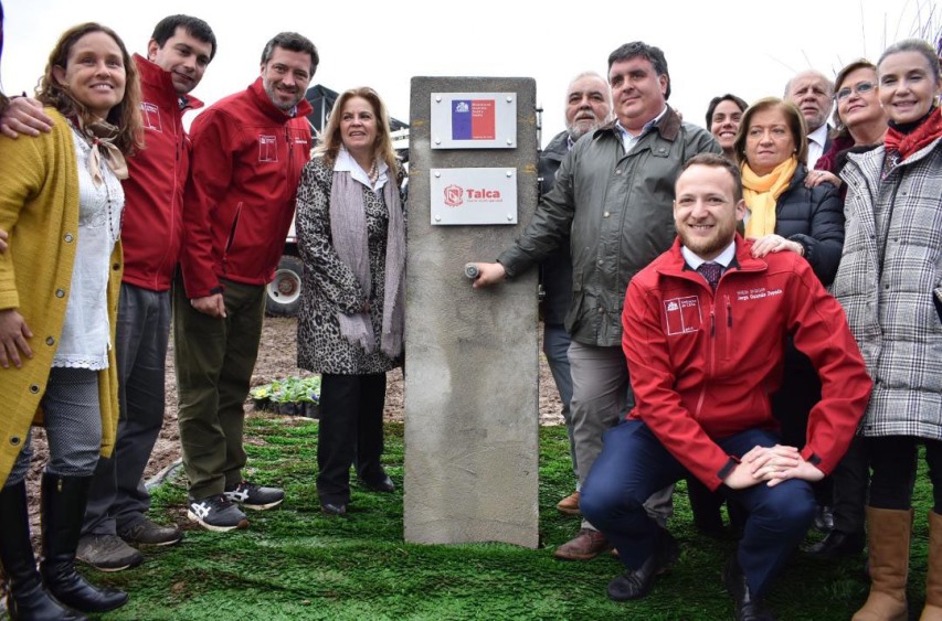 Ministro Sichel y autoridades en la ceremonia de colocación de la primera piedra del Centro de Atención Temprana CAT Español-UCM.