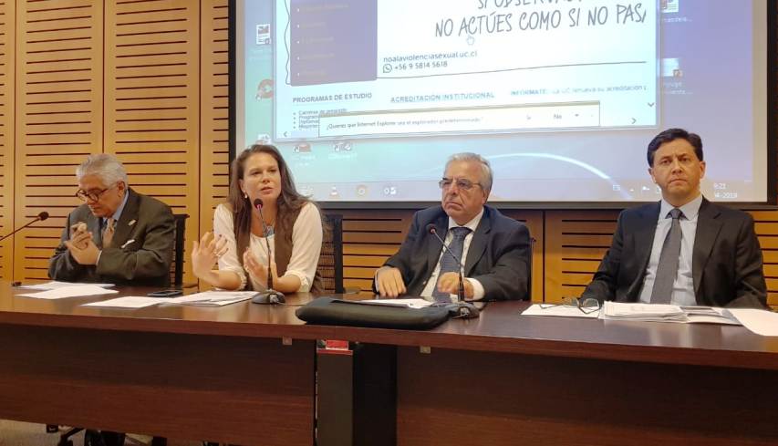 Directora Nacional de Senadis, Director del Trabajo,  representante de la OIT y la Facultad de  Derecho de la Universidad Católica.
