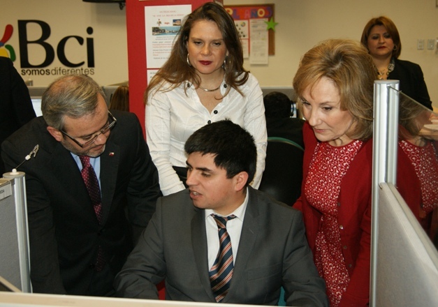 Autoridades en lanzamiento del Sello Chile Inclusivo