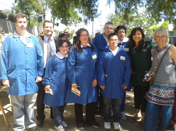 Director Regional de Senadis, Djirectora de Iluminoarte y Directora del Jardín junto a los monitores.