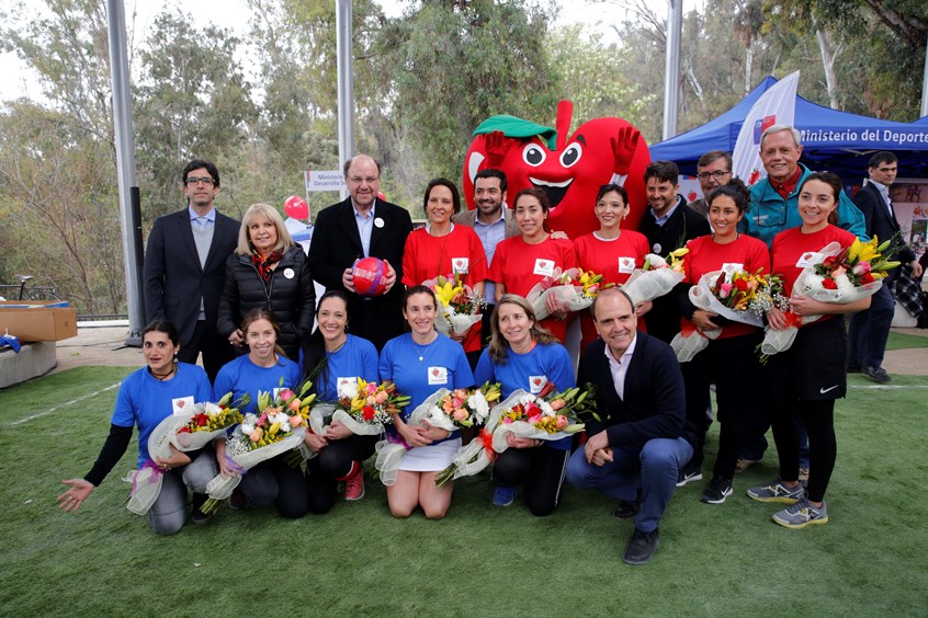 Con fútbol femenino, baile y controles saludables fue el lanzamiento del Elige Vivir Sano en la Región Metropolitana