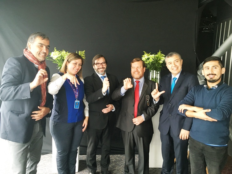 Representantes de la ASOCH junto representantes de Entel y el Director Nacional de Senadis.