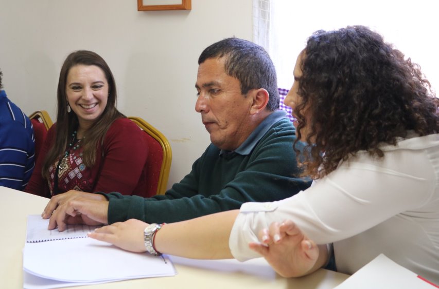 Personas con discapacidad visual de Puerto Montt participan en diálogo El Chile que Queremos en sistema Braille