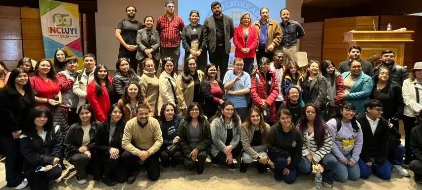 Participantes en sexta mesa de educación de personas sordas.