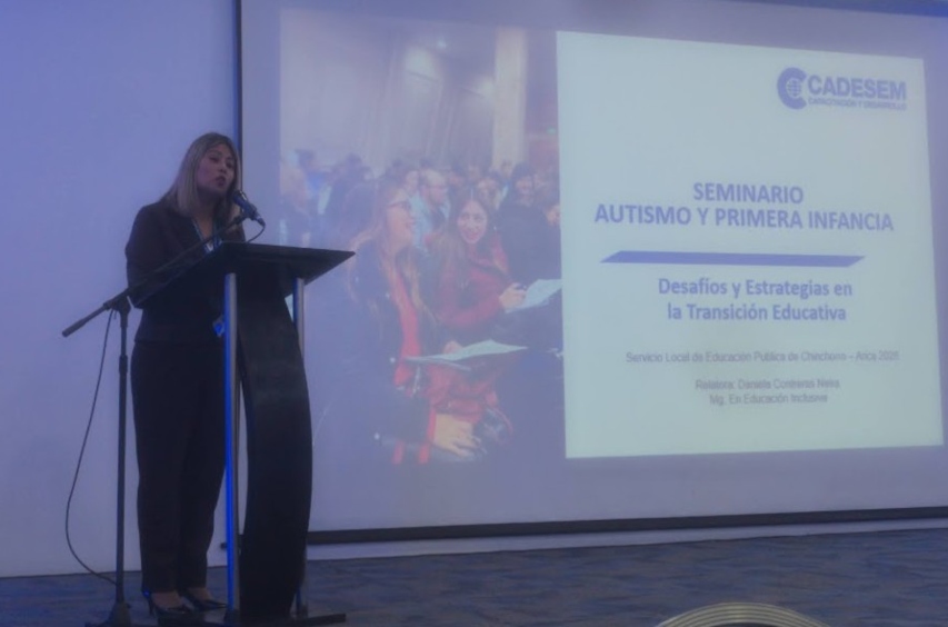 Directora Regional (s) expone en la actividad.
