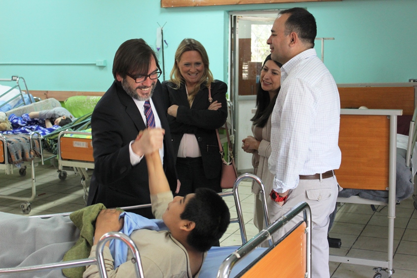 Director Nacional de Senadis visitó la Residencia Los Jazmines de Coanil