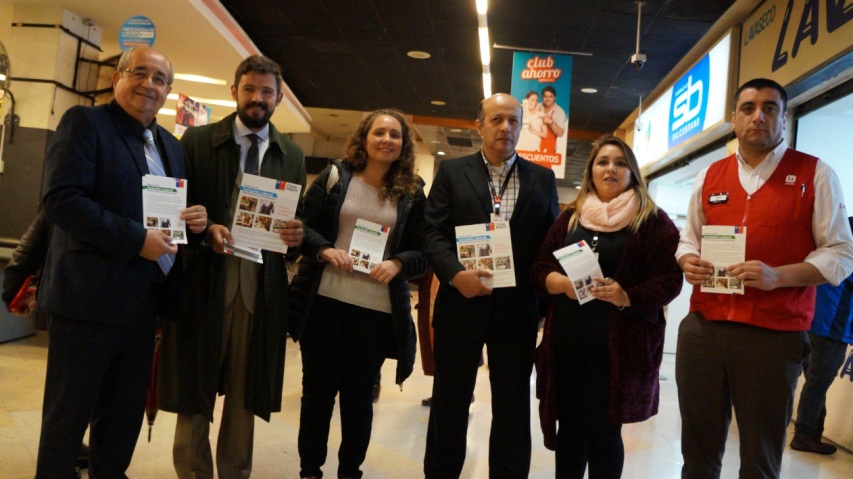 Autoridades junto a las personas que asistieron a la actividad.