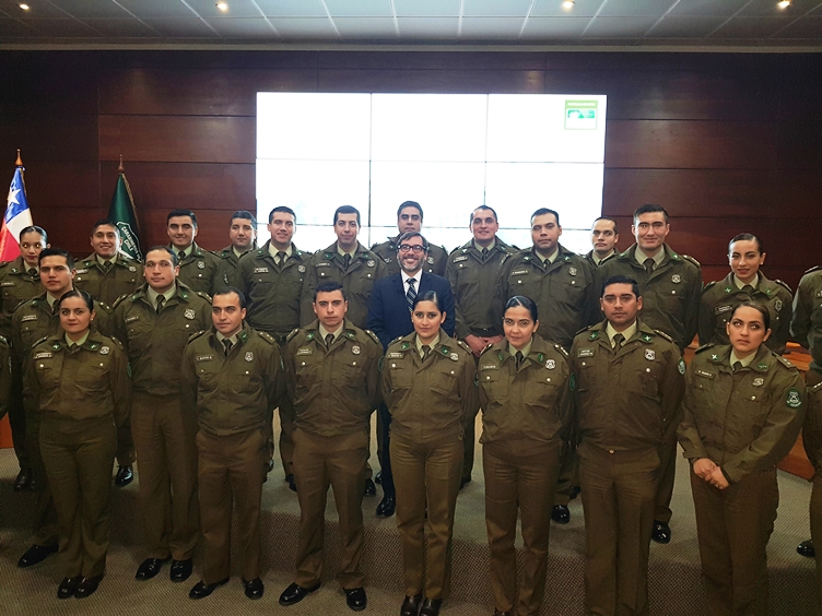 Director Nacional del SENADIS junto a los Oficiales en el curso de Instructores en Derechos Humanos