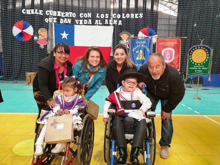 Directora Nacional junto a una de las parejas ganadoras.