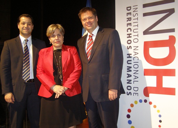Director Nacional (S) del Senadis junto a la Directora del INDH y el Director Regional del Senadis Metropolitano. 
