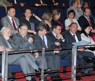 Directora Nacional del SENADIS junto a autoridades nacionales y representantes de organismos públicos y privados.