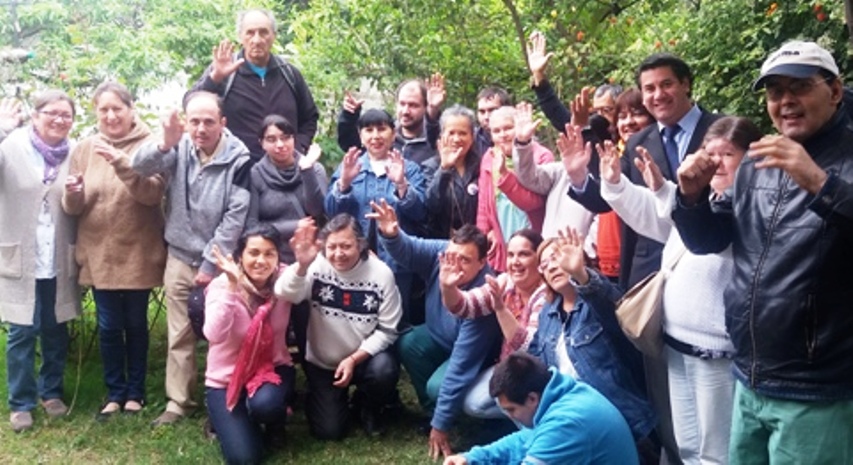 Director Nacional junto a personas de AFADIPS.