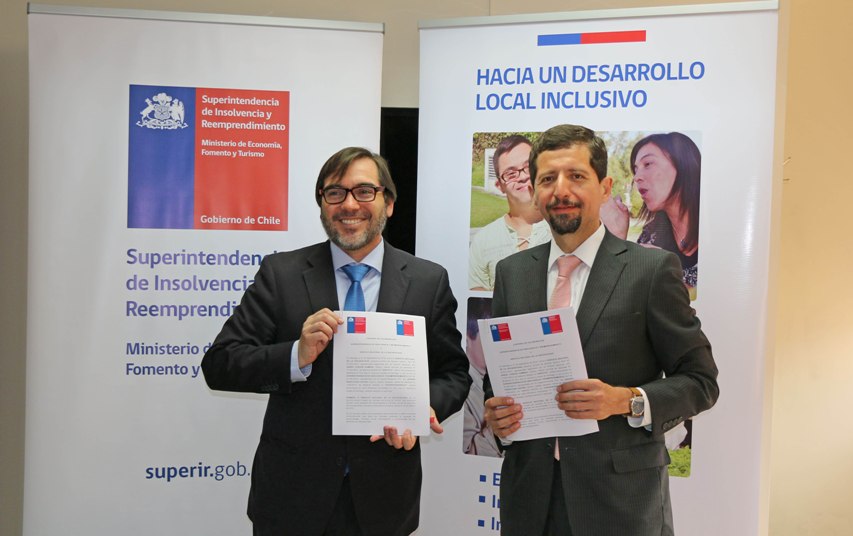 Director de Senadis y Superintendente (TP) de la SIyR firmaron convenio de colaboración entre las instituciones que dirigen.