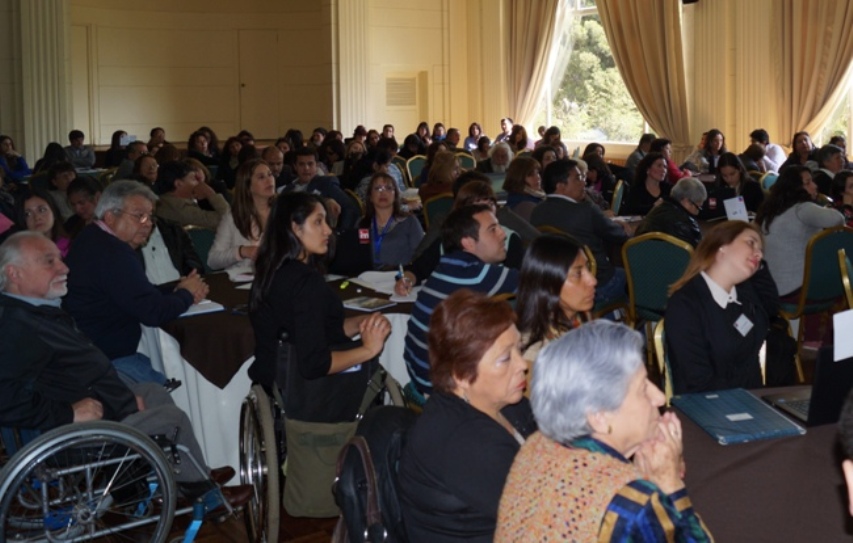 Representantes de organizaciones en dialogo participativo. 