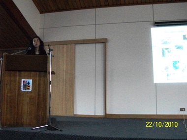 Valeria Ortiz expone en la Primera Jornada Educativa de Fonoaudiología.