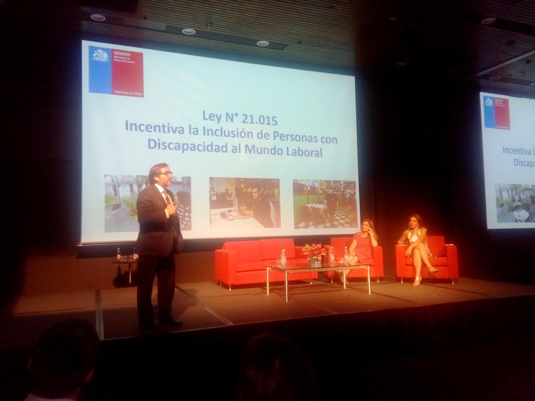 Director Nacional exponiendo en el seminario \