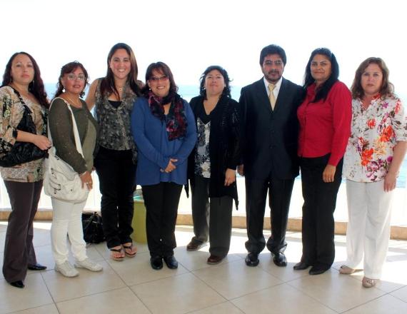 La profesional del Senadis, Jocelyn Franco en actiividad de lanzamiento de programa laboral del Complejo Metalúrgico Altonorte 