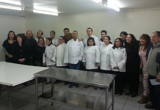 Director Nacional junto a los integrantes del Taller Laboral Pablo Neruda.