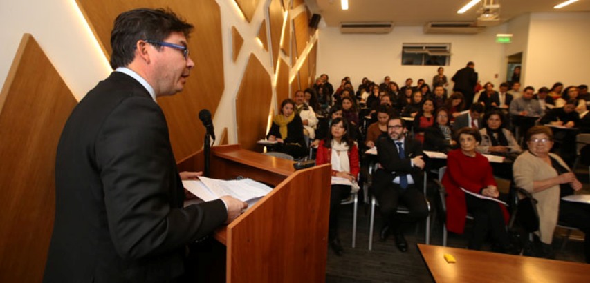 Ministro de Desarrollo Social, Marcos Barraza, en la apertura del seminario.